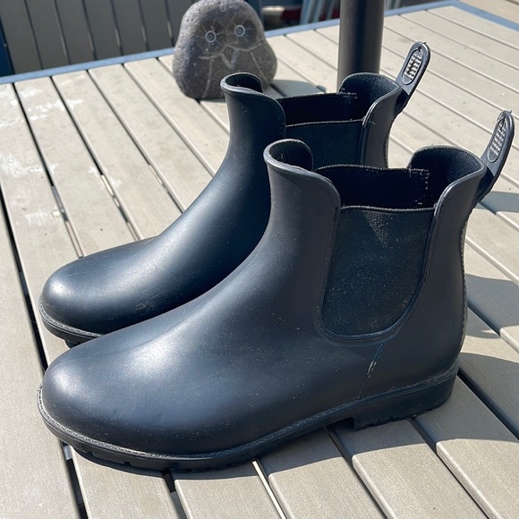 Ankle Rain Booties - Picture 2 of 10